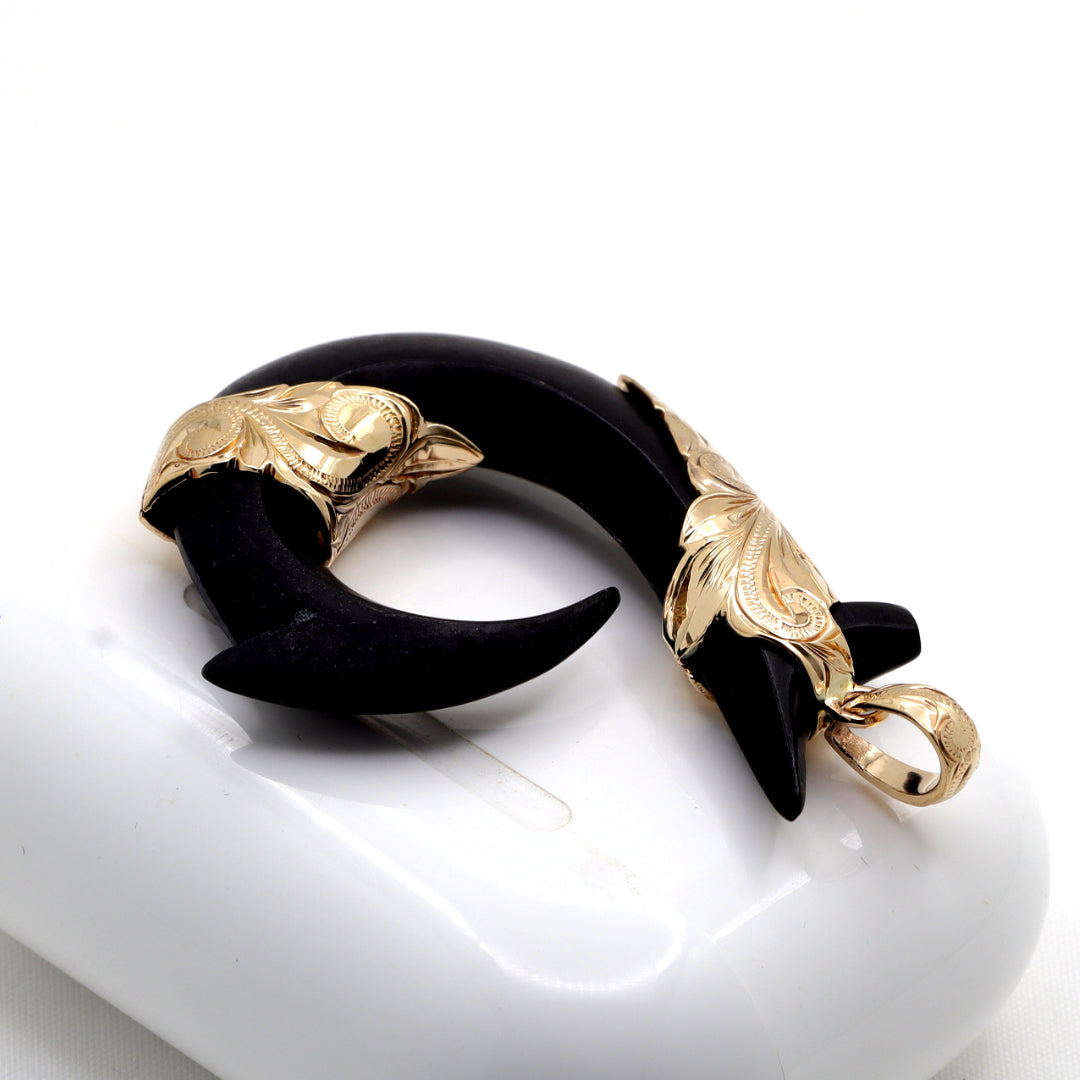 ハワイアンジュエリー Black jade fish hook necklace 【公式通販】