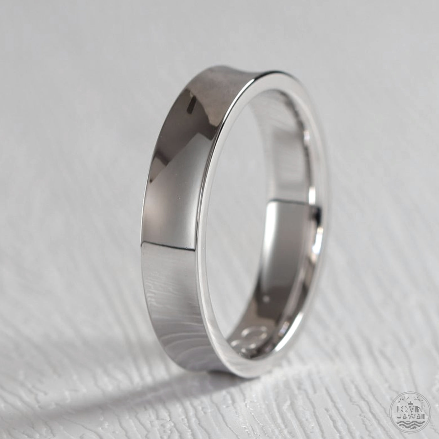 Concave wedding band in 14k gold